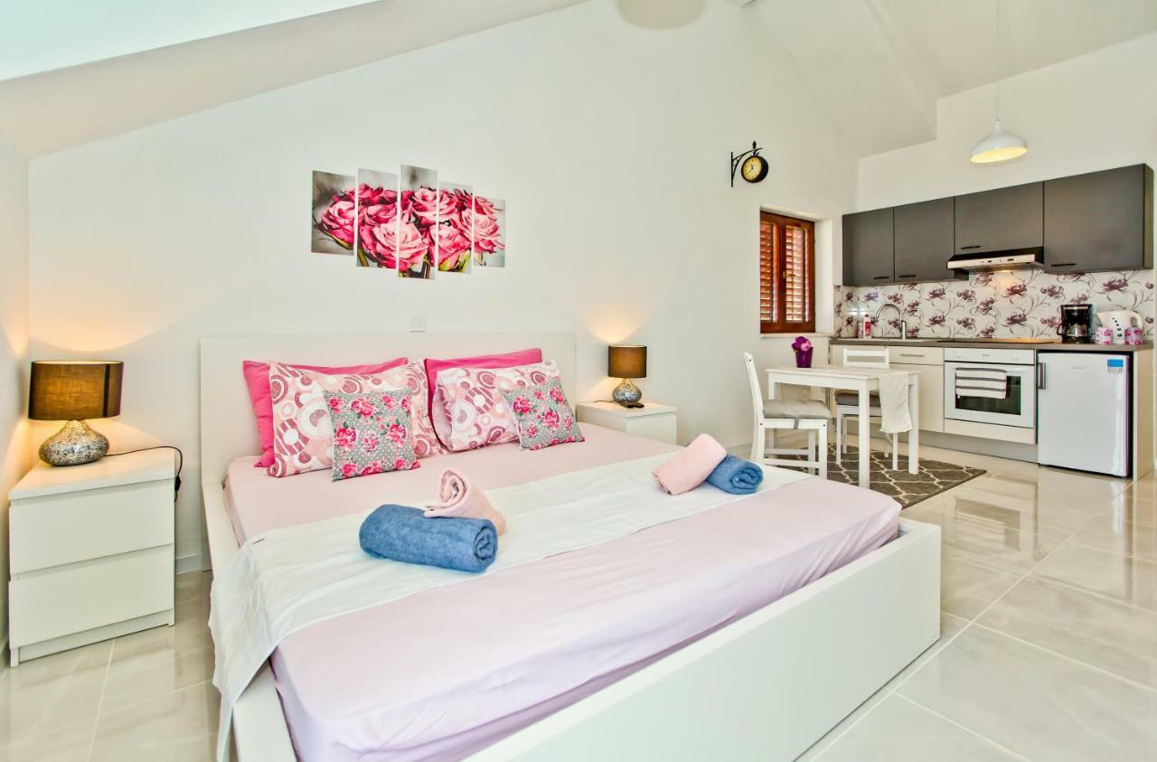 Apartments Ivusic Hvar Town Exterior photo