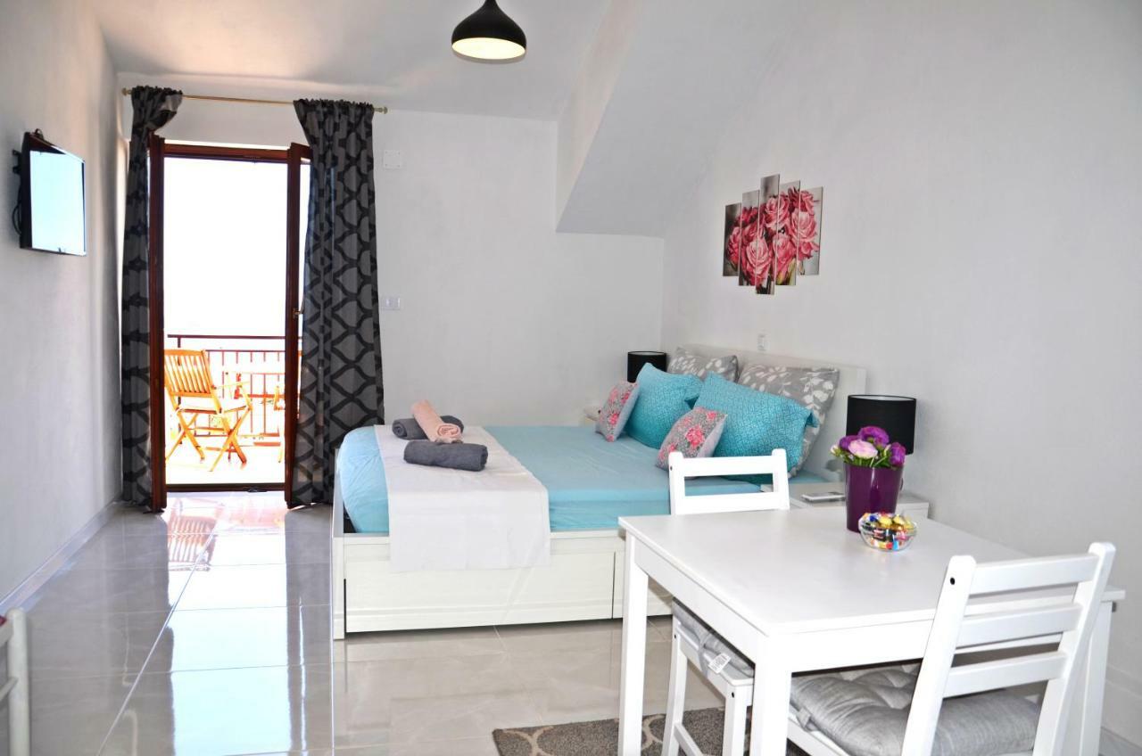 Apartments Ivusic Hvar Town Exterior photo